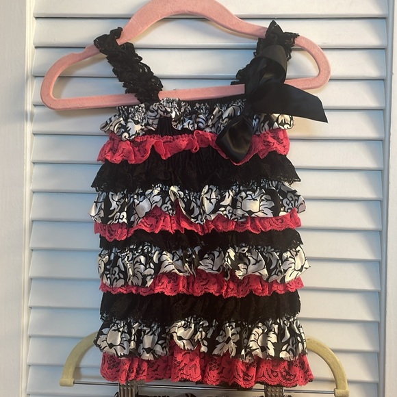 Tiered Ruffle Black & Hot Pink Lace w/Blk&White Patterned Material Tank & Pants - Picture 3 of 5